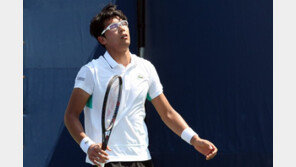 정현에게 무슨 일? 1세트 5-1 앞서다 또 무너져