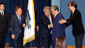 강경파 이미지 의식한듯 몸낮춘 노영민, “난 많이 부족한사람… 경청으로 메우겠다”