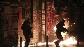 그리스 극좌단체,  아테네 TV방송국 폭파 했다 주장