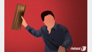 “나한테 왜 술 안 팔아”…여직원 때리고 흉기 위협한 60대 ‘진상손님’