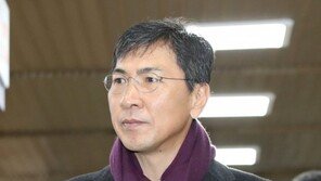 비서 성폭행 혐의 안희정 ‘묵묵부답’ 출석…오늘 2심 마무리