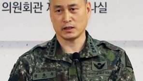 靑 “행정관-육군총장 만남, 조사 금지령 사실 아냐”