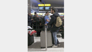 또 드론 때문에… 英 히스로공항 이착륙 중단 