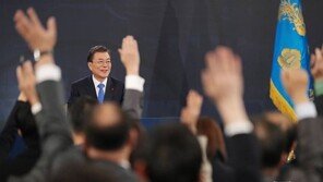 文대통령 “권력기관서 국민 실망시킨 일 단 한 건도 없어”