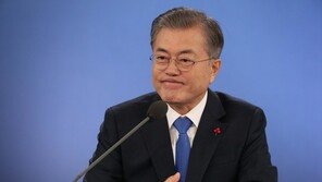 文 대통령 “대북 제재·비핵화 해결 위한 상응조치도 강구돼야”