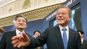 노영민에 힘 실어준 文대통령…“친문 아닌 사람 어디 있나요”