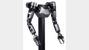 “저녁에 비온대요” 로봇이 우산 들고 따라나왔다