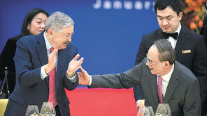 中, 美제품 수입확대 약속… 美 “구체적 시간표 내놔라” 압박