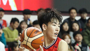 “새내기답지 않은 당돌함-기본기 보고 찍는다”