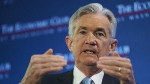 파월 “기다리면서 지켜보자…2019년 경제전망 좋아”