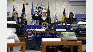 트럼프 “국경장벽, 마약·인신매매 막아”…텍사스서 재강조