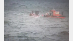 통영 욕지도 인근 해상서 낚싯배 전복…14명 중 12명 구조·2명 수색 