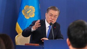 日 전현직 관료들, 문대통령 발언에 반발…“지지율 떨어지면 일본때리기”