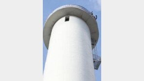 ‘뼈만 앙상’ 파인텍 굴뚝 노조원…언제·어떻게 땅 밟나