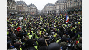 프랑스 ‘노란조끼’ 시위대, 과속 단속 카메라 60% 파괴