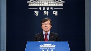 靑 “文대통령, 다보스 포럼 불참 결론”…지난해에도 불참