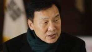 손학규 “김예령 기자 바른 얘기 했다…대통령 철학 불변 잘 보여줘”