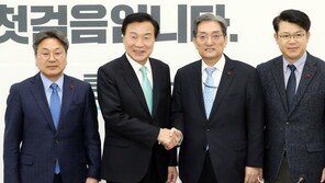 손학규 “시장이 文 신뢰할지 걱정” 노영민 “친기업 마인드 있다”