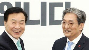 손학규 “文대통령, ‘밥 한 끼 먹자’ 말 없어”…노영민 “그럴 리가” 