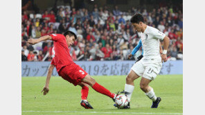 패스미스 남발…우리 스스로 ‘우리 축구’를 막았다