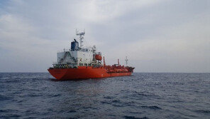 통영 선박전복 사고 사망자 3명 유족에 인계…“실종자 2명 수색중”