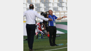 박항서의 베트남, 이란에 0-2 패배