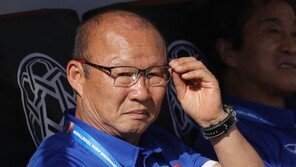 박항서 감독 “우리는 젊은 팀…앞으로 발전할 것”