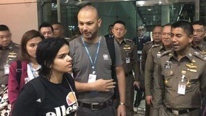 사우디 탈출 18세 소녀 알쿠눈 캐나다에 도착…“망명 꿈 이뤄”