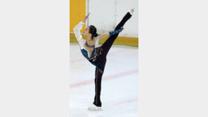 유영, 언니들 제치고 ‘연아 키즈’ 경쟁서 웃었다…종합선수권 우승