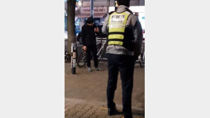 도심 대로변서 흉기 싸움…‘암사역 난동’ 10대 현행범 체포