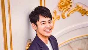 [인터뷰] 츠마부키 사토시 “하정우 형과 10년 우정…다음 작품은 형제 역할 어때요?”