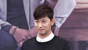 [연예뉴스 HOT5] 주진모, 열 살 연하 의사와 열애중