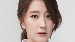 [연예뉴스 HOT5] 연기자 염지영, 이준우 PD와 웨딩마치