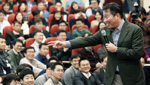 회장님 워라밸 점수는요? 최태원 “꽝인데… 저처럼 일하라면 꼰대”