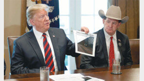 최장기록 깬 美 셧다운… 경제손실, 2주후엔 장벽예산 넘어서