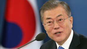 文대통령 지지율, 지난주 보다 3.2%p 오른 49.6%…경제 행보 반영