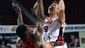 ‘부상자 속출’ KT를 지탱하는 김영환의 헌신