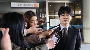 ‘첫눈 오면 놓아주겠다’던 탁현민, 사표 제출…文대통령, 수리여부 ‘주목’