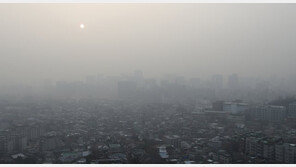 퇴근길도 ‘눈 따끔, 목 컥컥’…최악 미세먼지 온종일 공습