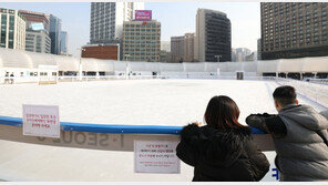 15일도 최악의 미세먼지…서울광장 스케이트장 4일째 운영 중단