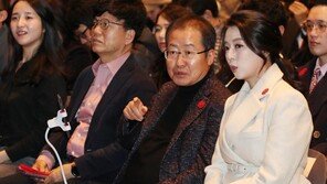 洪 “황교안 입당, 의미 부여 안 해…1월 말 전대 입장 정리”