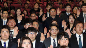 사법연수생 수료식… 취업 절반도 못해