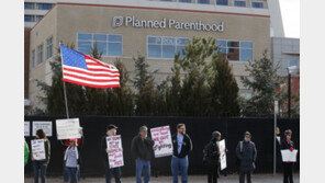 트럼프의 피임약 무상제공 제한 정책, 시행 앞두고 폐기 판결