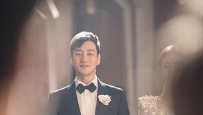 박해수, 결혼식 본식 공개 “신부 만나 정말 기뻐…감동 몰려와”