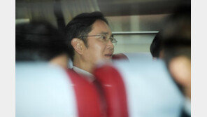 이재용·정의선 등 기업인, 文대통령 간담회 위해 버스 타고 靑으로