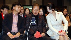 ‘당권도전 vs 홍카콜라 집중’ 갈림길 선 홍준표 선택은?