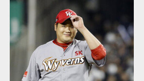 SK 김태훈, 연봉 1억8000만원에 도장…구단 역대 최고 인상률