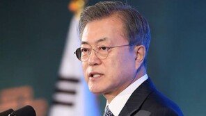 “격려해달라” “규제개혁 적극 검토”…文대통령, 일일이 답변