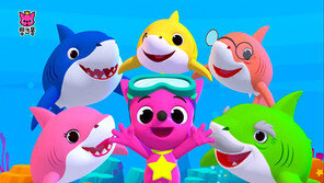 “뚜루루뚜루∼” BTS 뺨치는 상어가족