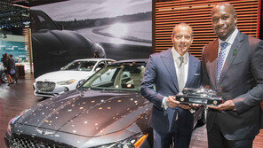 현대차, ‘북미 올해의 차’ 첫 2관왕… 판매 반등 新엔진 장착